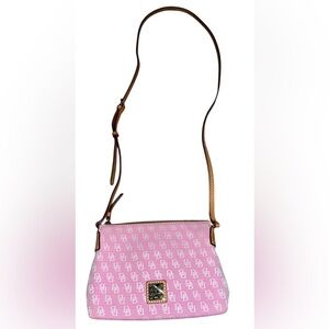 DOONEY & BOURKE•PINK & WHITE SIGNATURE LOGO POUCHETTE CROSSBODY BAG EUC